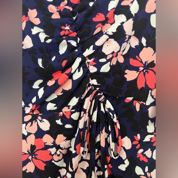 NWT Vince Camuto Floral V-Neck Dress - Picture 6 of 8